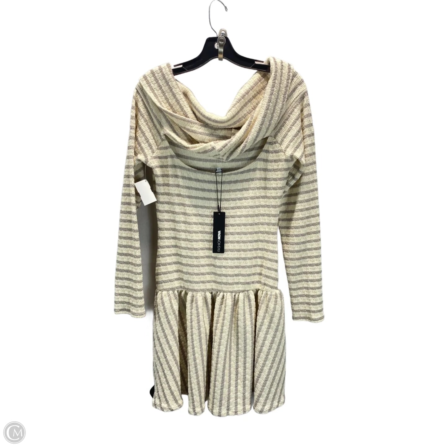 Dress Casual Short By Fashion Nova In Cream & Grey, Size: L