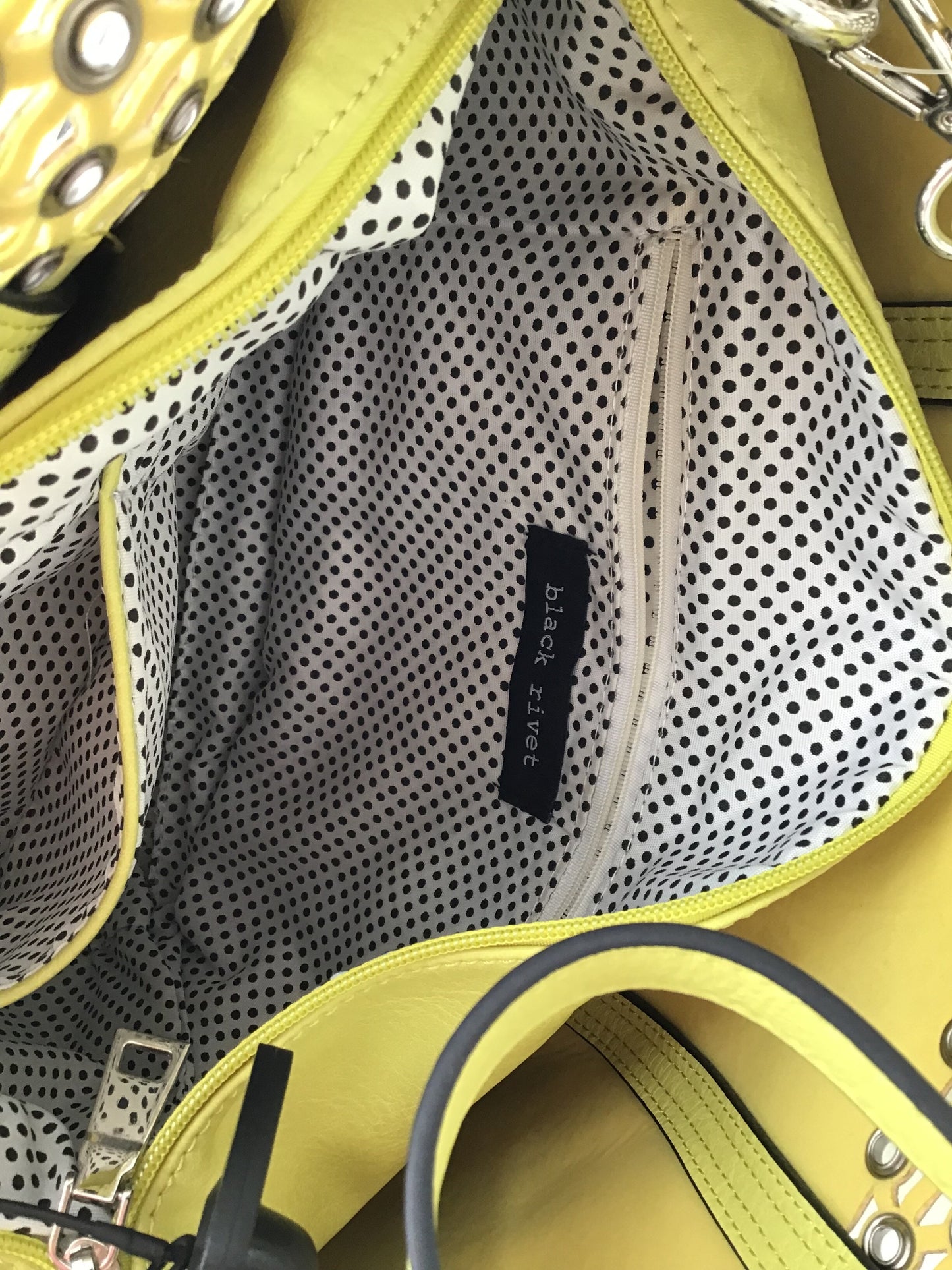 Handbag By Black Rivet Size: Large