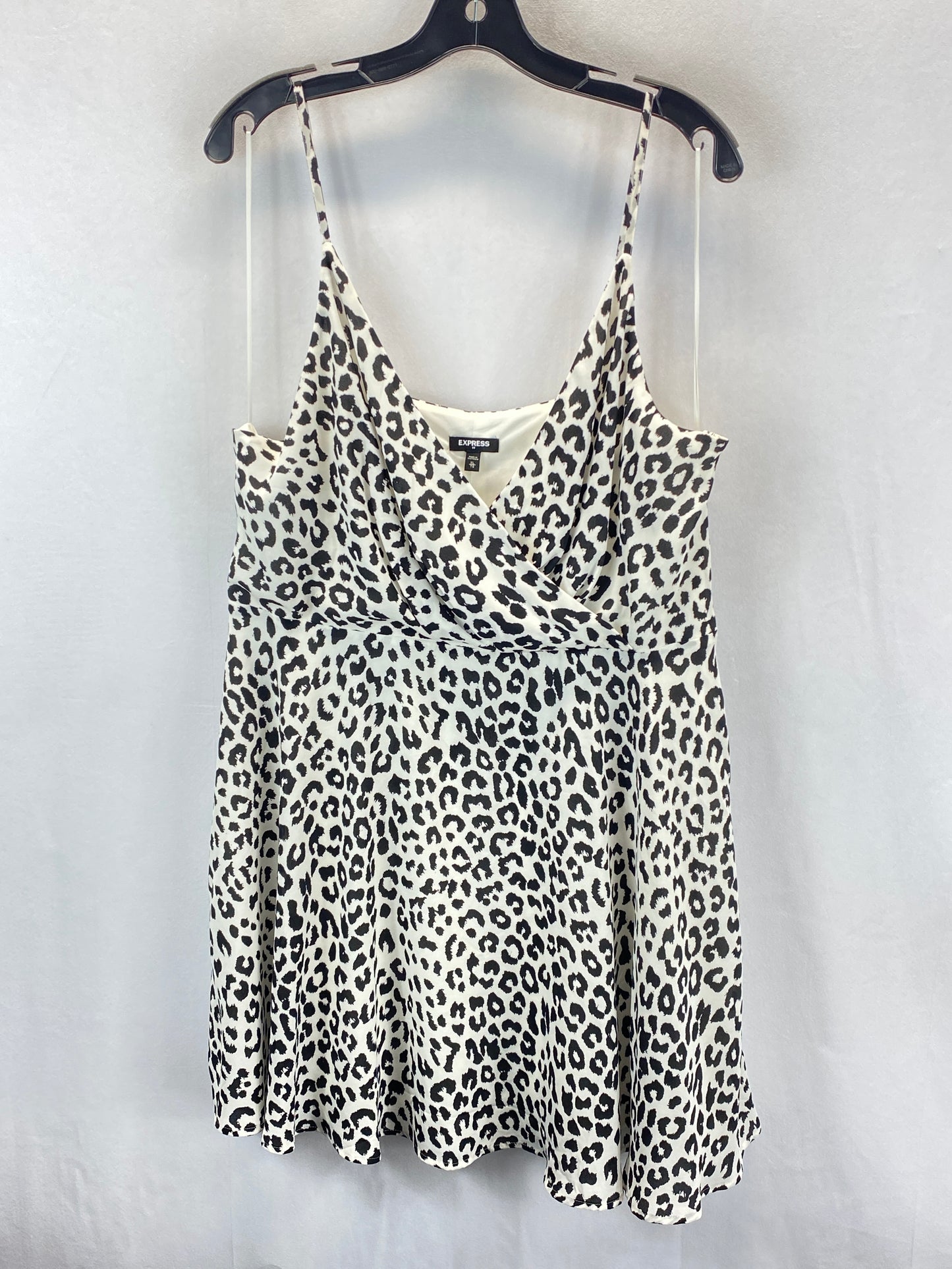 Dress Casual Short By Express Size: Xl