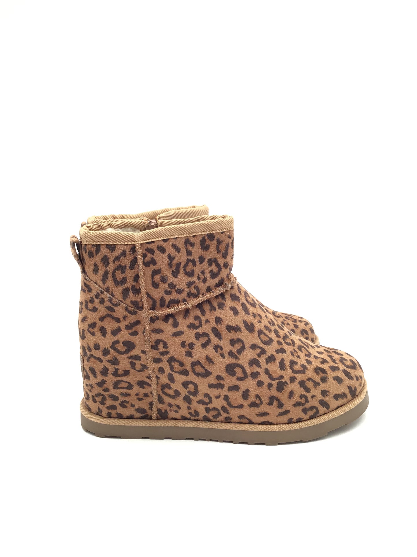 Boots Ankle Heels By Cushionaire In Animal Print, Size: 6.5