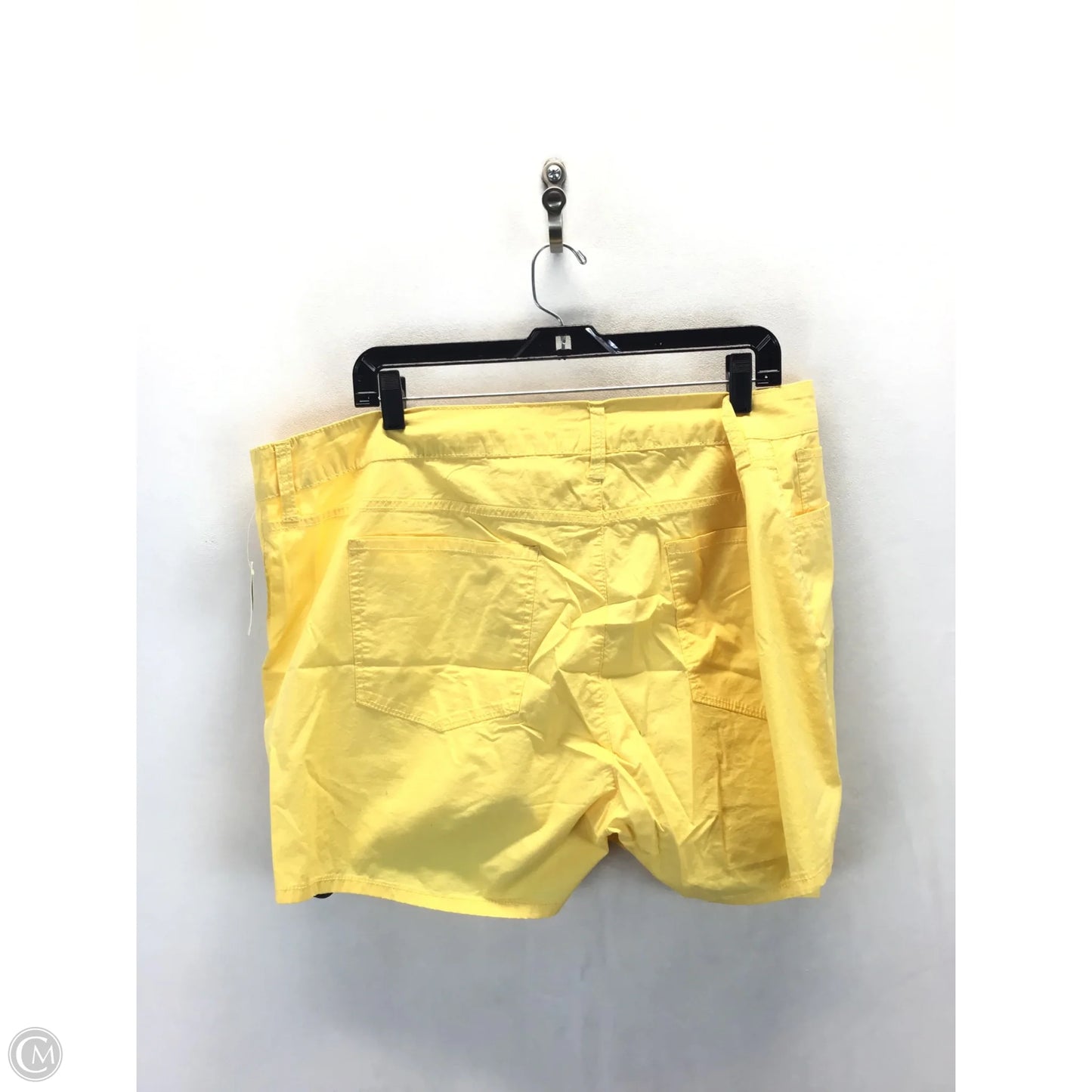 Shorts By Clothes Mentor In Yellow, Size: 22