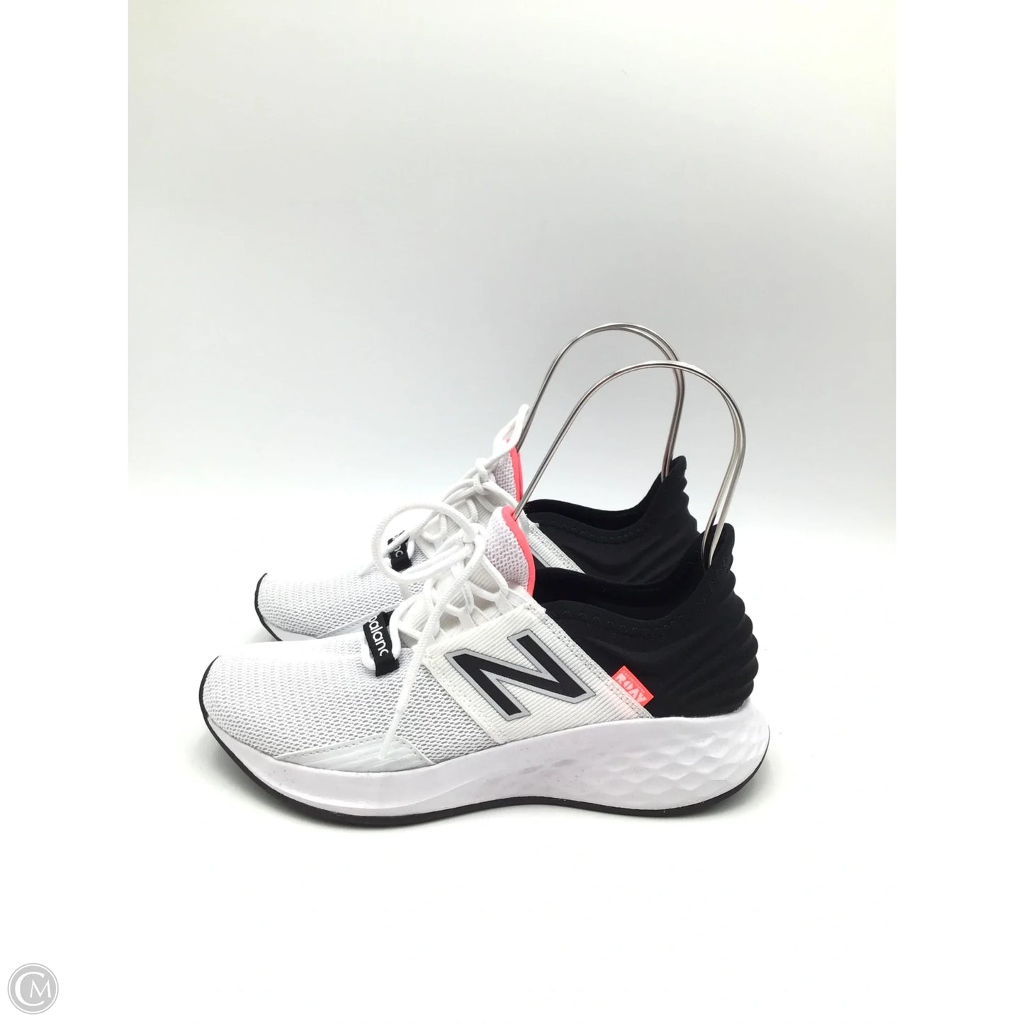 Shoes Athletic By New Balance In Black & White, Size: 7