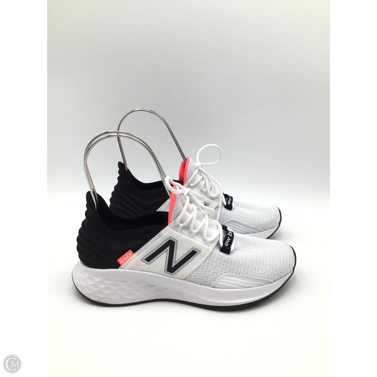 Shoes Athletic By New Balance In Black & White, Size: 7