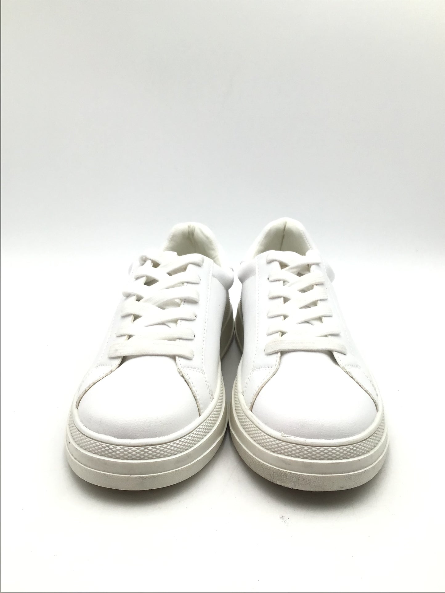 Shoes Sneakers By Steve Madden In White, Size: 11