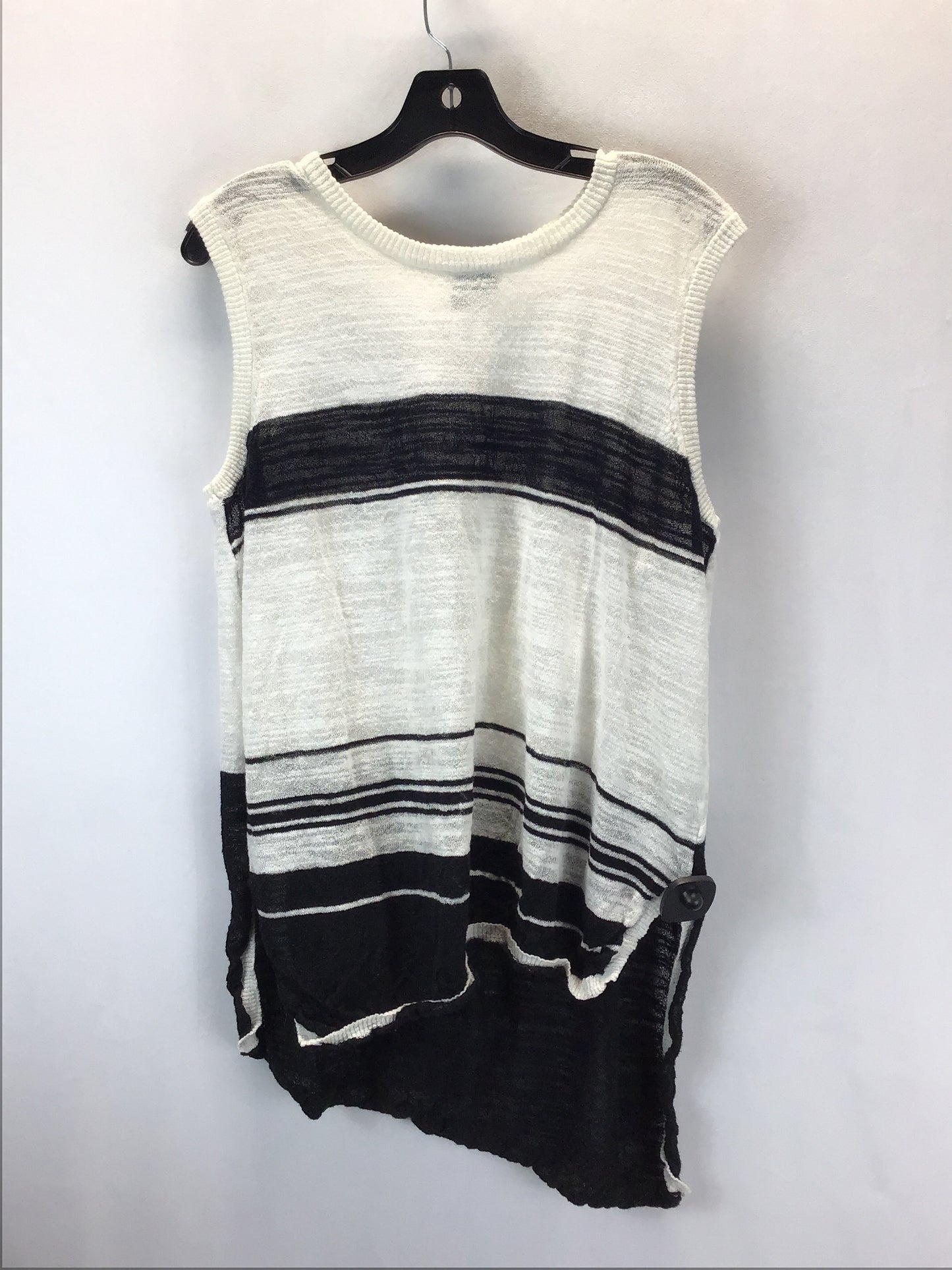 Top Sleeveless By Left Of Center Size: M