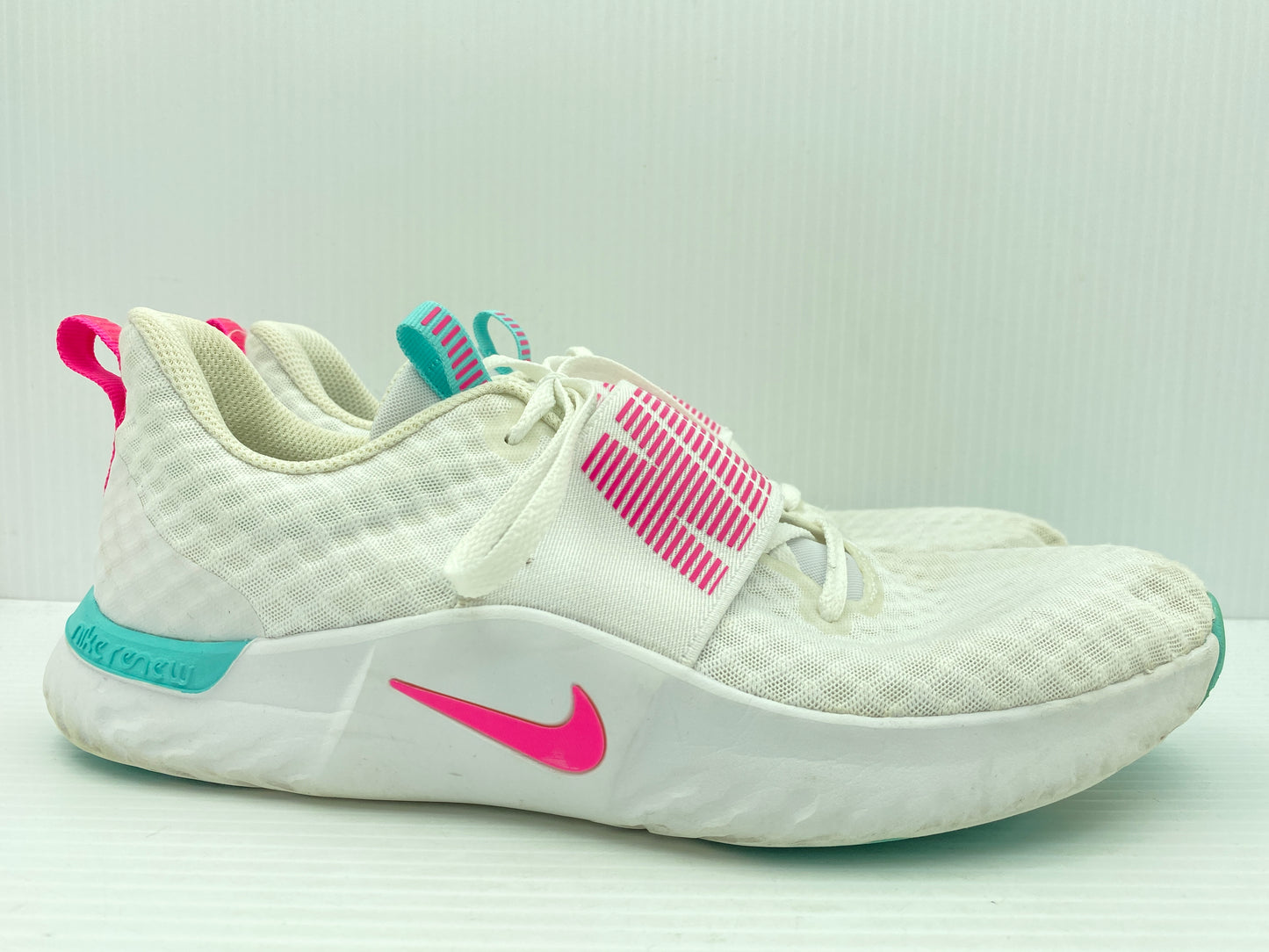 Shoes Athletic By Nike Size: 10
