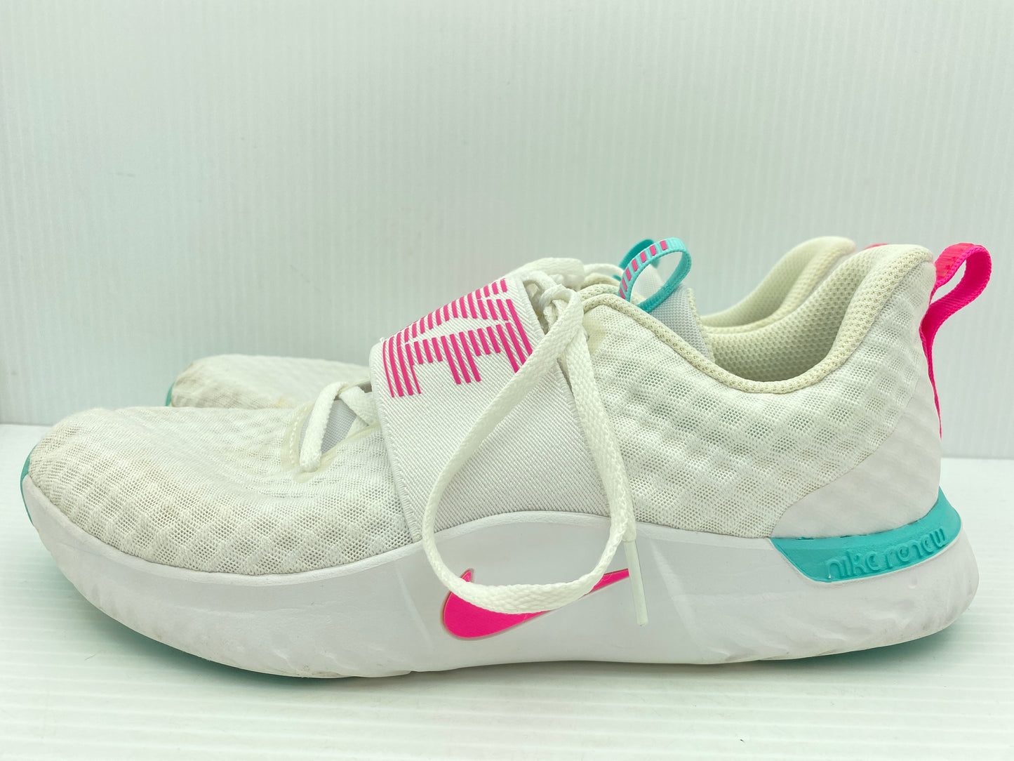 Shoes Athletic By Nike Size: 10