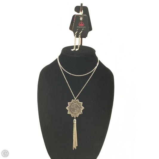 Necklace Set By Paparazzi, Size: 02 Piece Set
