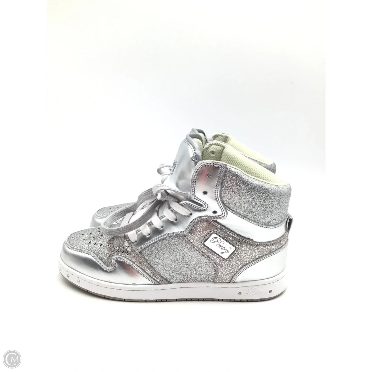 Shoes Sneakers By Clothes Mentor In Silver & White, Size: 7.5