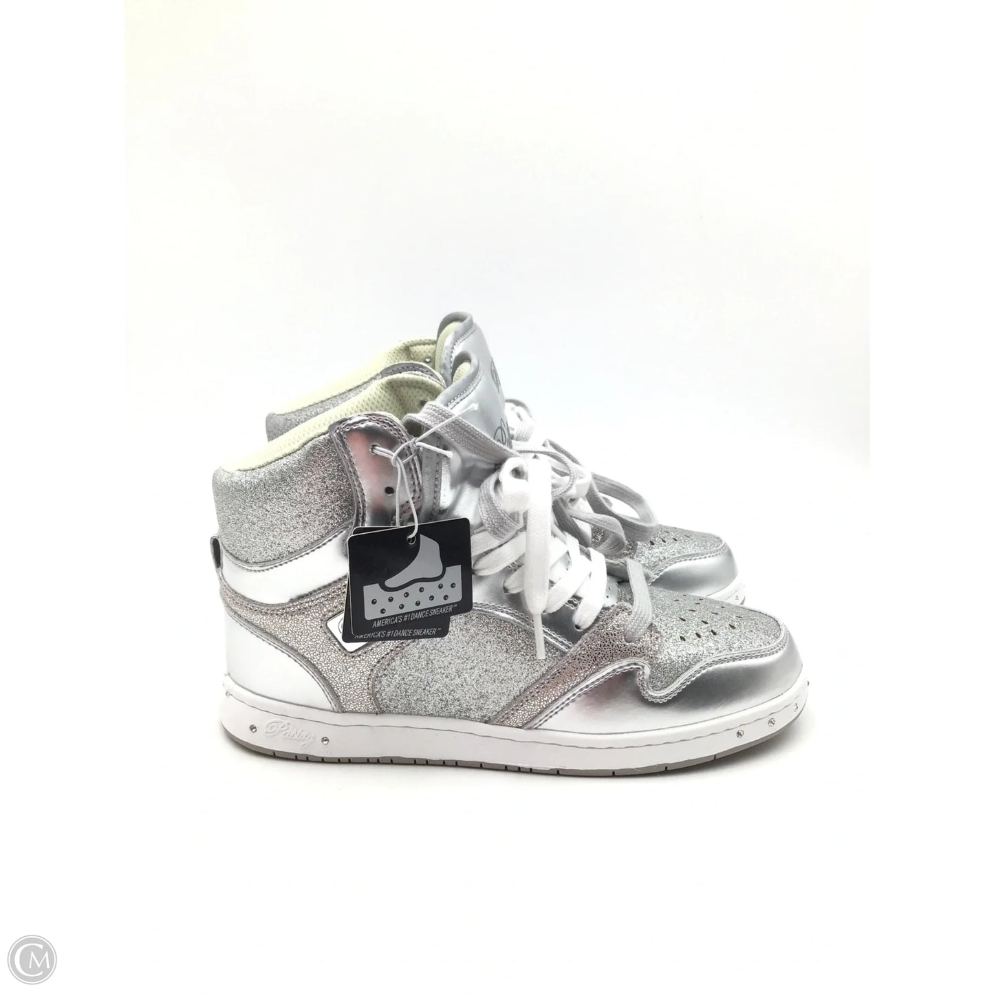 Shoes Sneakers By Clothes Mentor In Silver & White, Size: 7.5