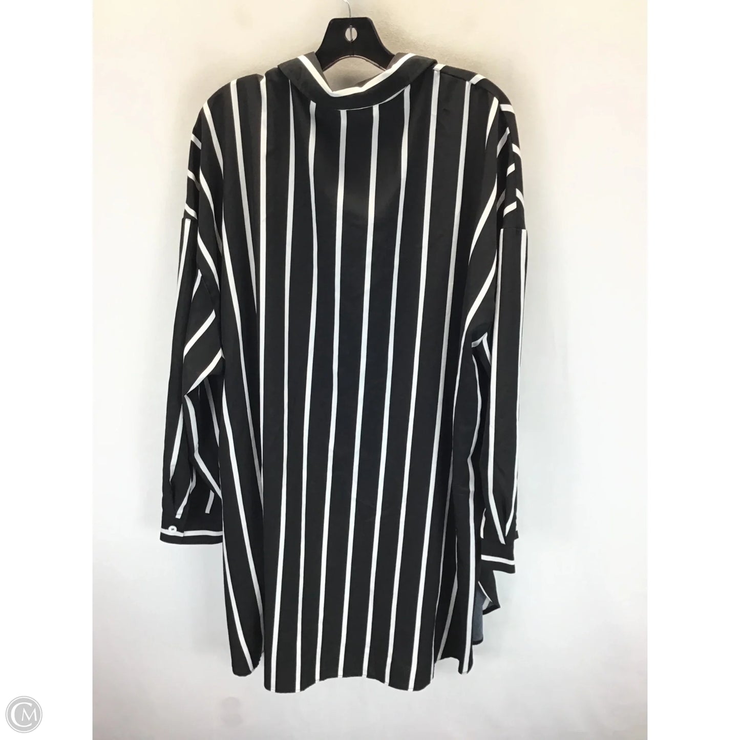 Tunic Long Sleeve By Clothes Mentor In Black & White, Size: 3x