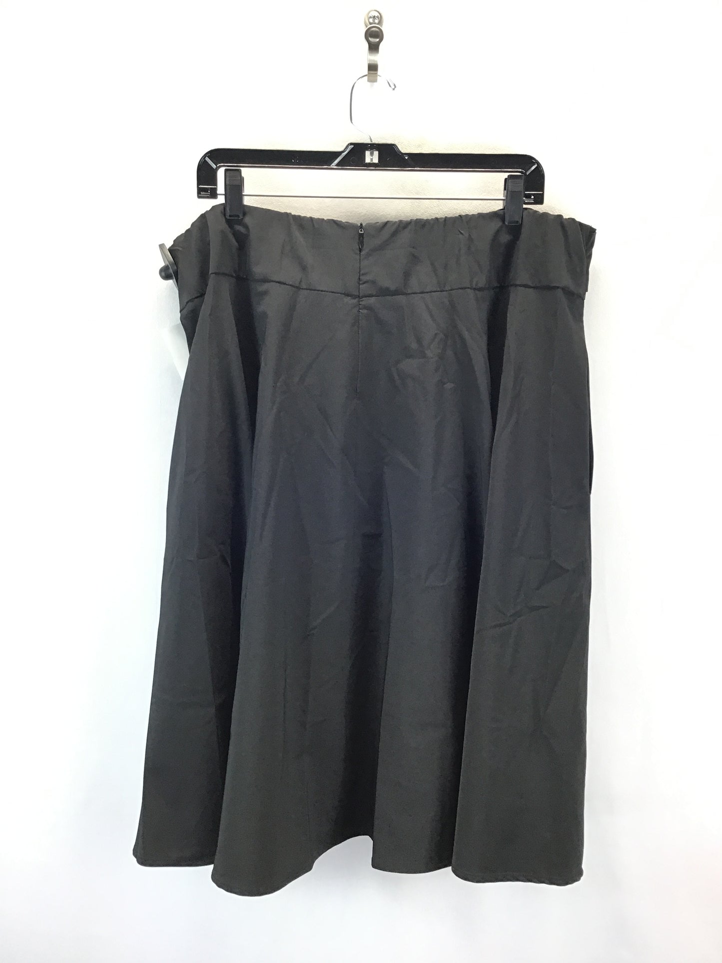 Skirt Midi By Clothes Mentor In Black, Size: 3x