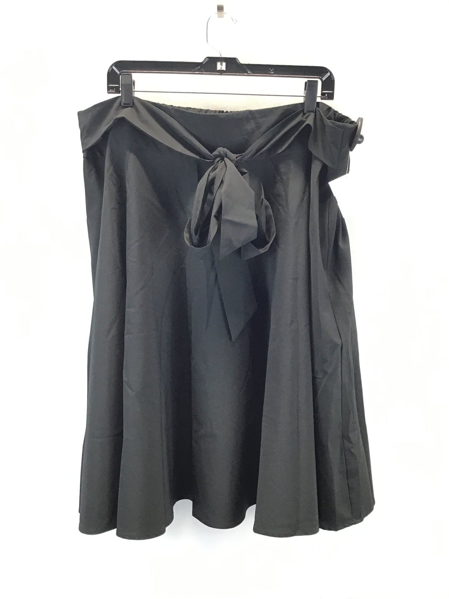 Skirt Midi By Clothes Mentor In Black, Size: 3x