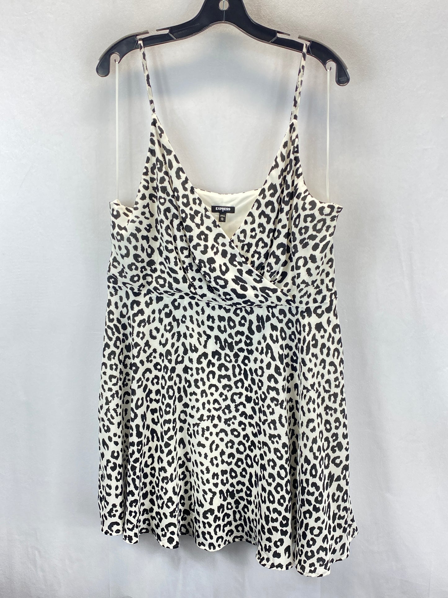 Dress Casual Short By Express  Size: Xl