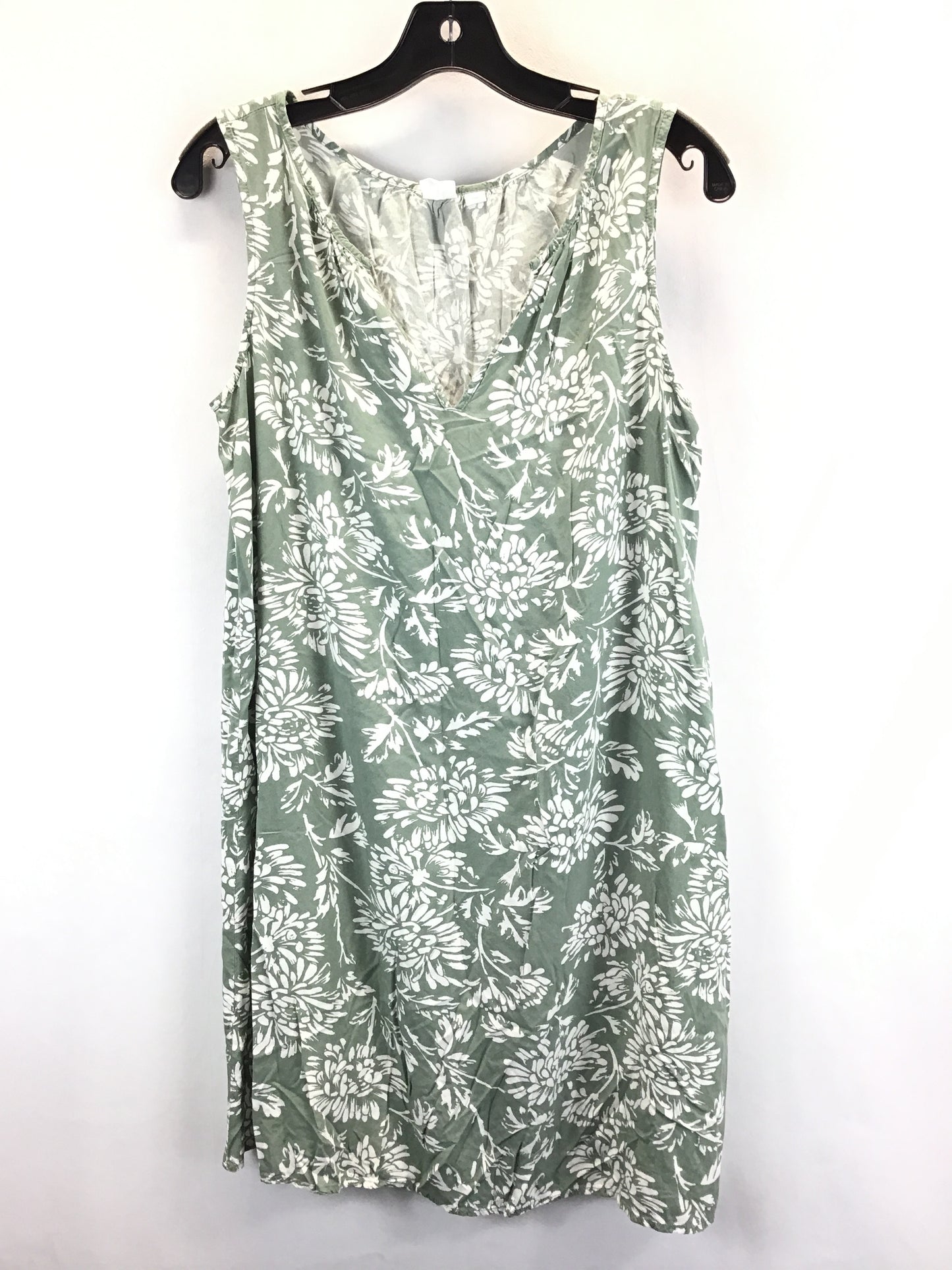 Green & White Dress Casual Short Gap, Size M