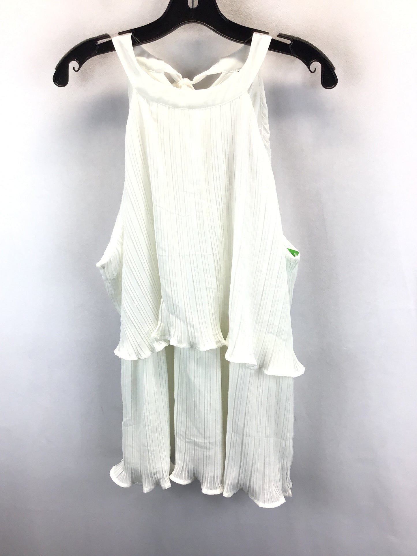 White Top Sleeveless Clothes Mentor, Size Xl