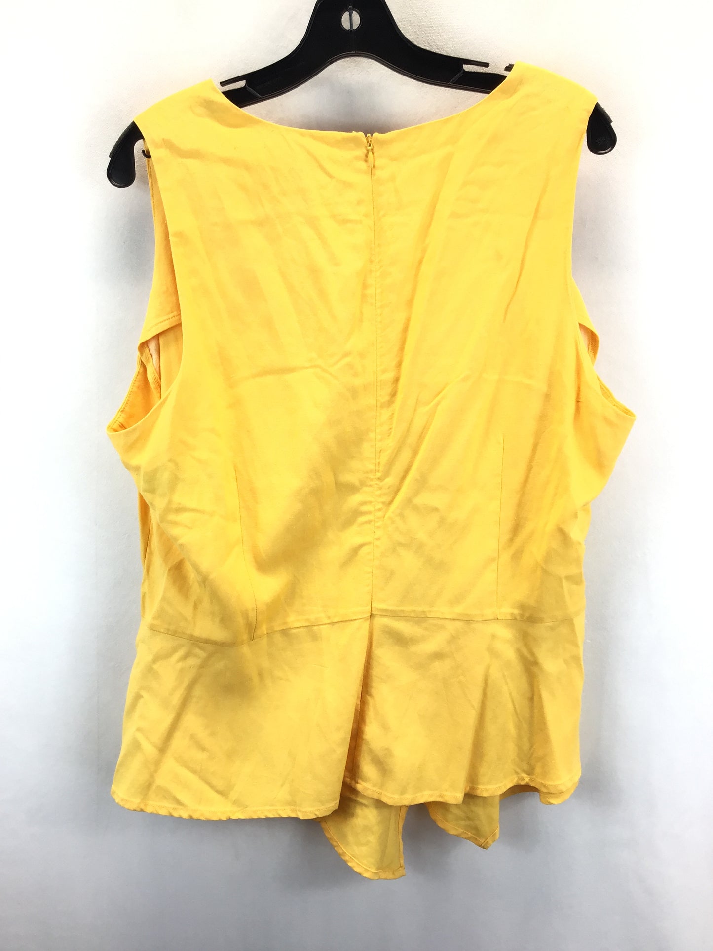 Yellow Top Sleeveless Clothes Mentor, Size 2x