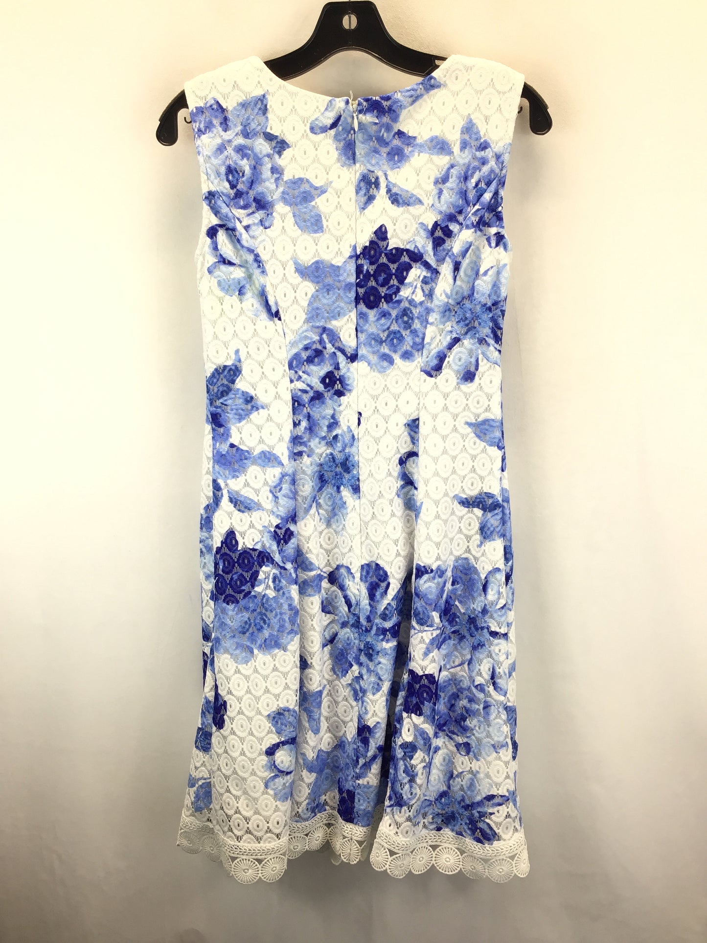 Blue & White Dress Casual Short Sandra Darren, Size 6