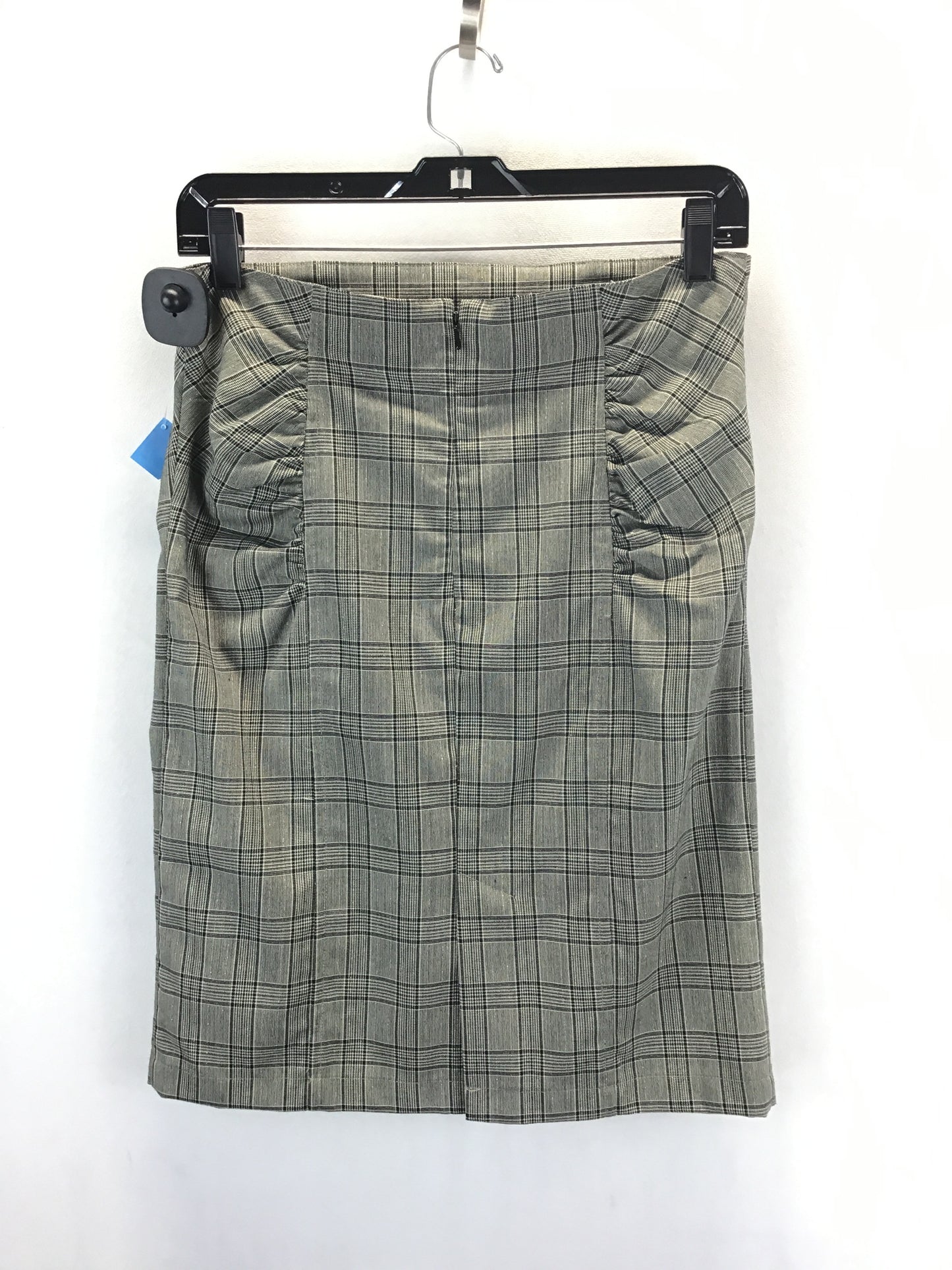 Skirt Mini & Short By Clothes Mentor In Plaid Pattern, Size: 6petite