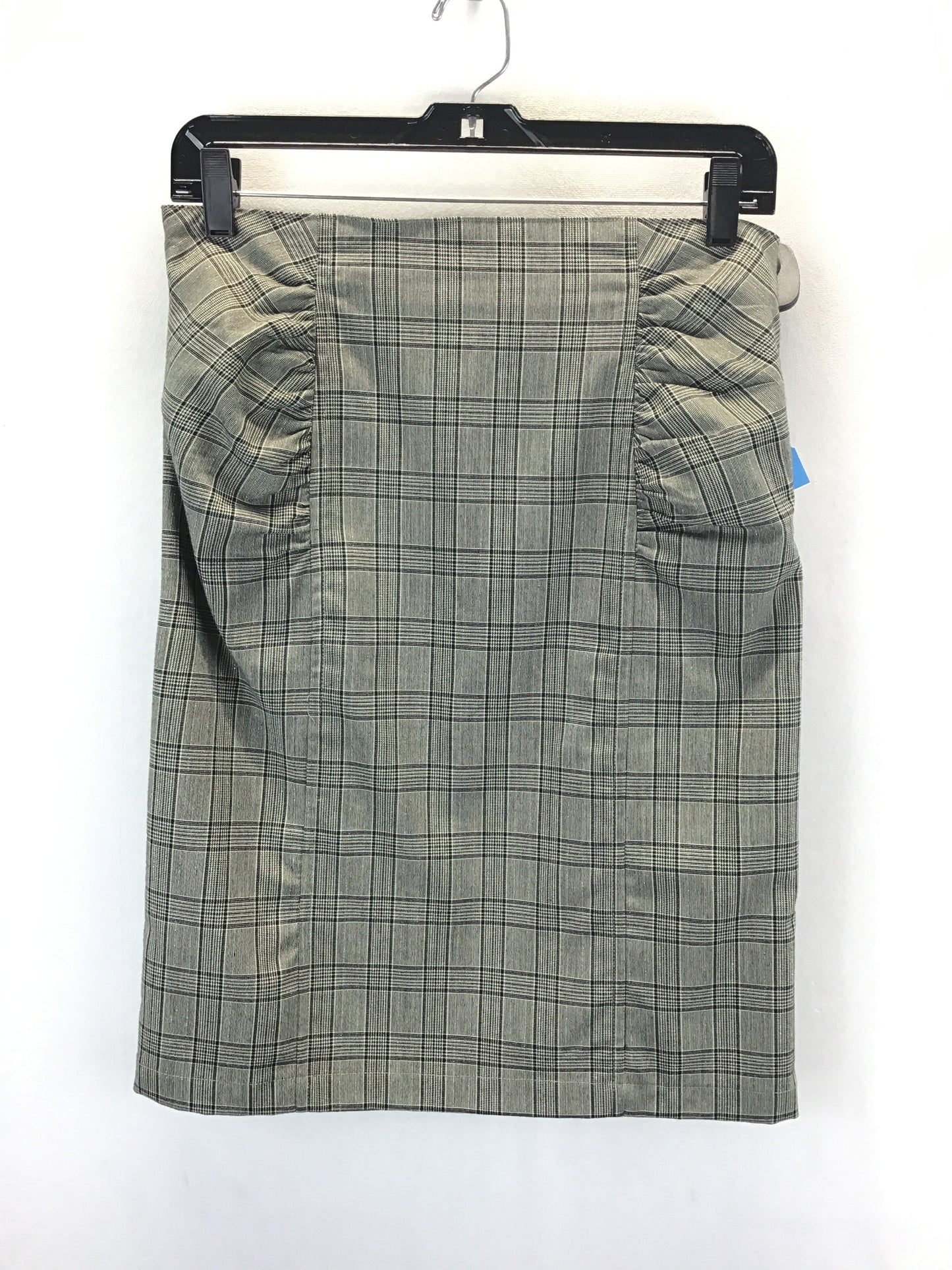 Skirt Mini & Short By Clothes Mentor In Plaid Pattern, Size: 6petite