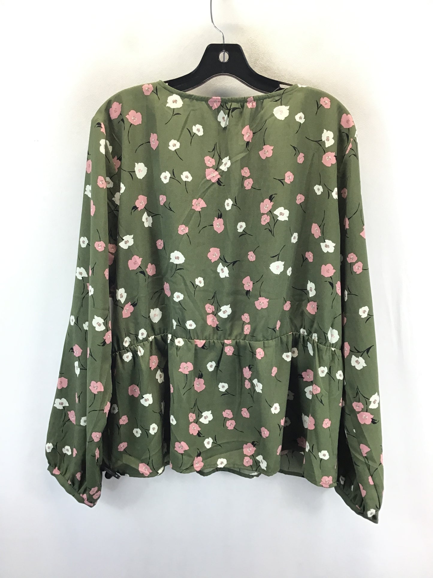 Top Long Sleeve By Hawthorn In Green, Size: Xxl