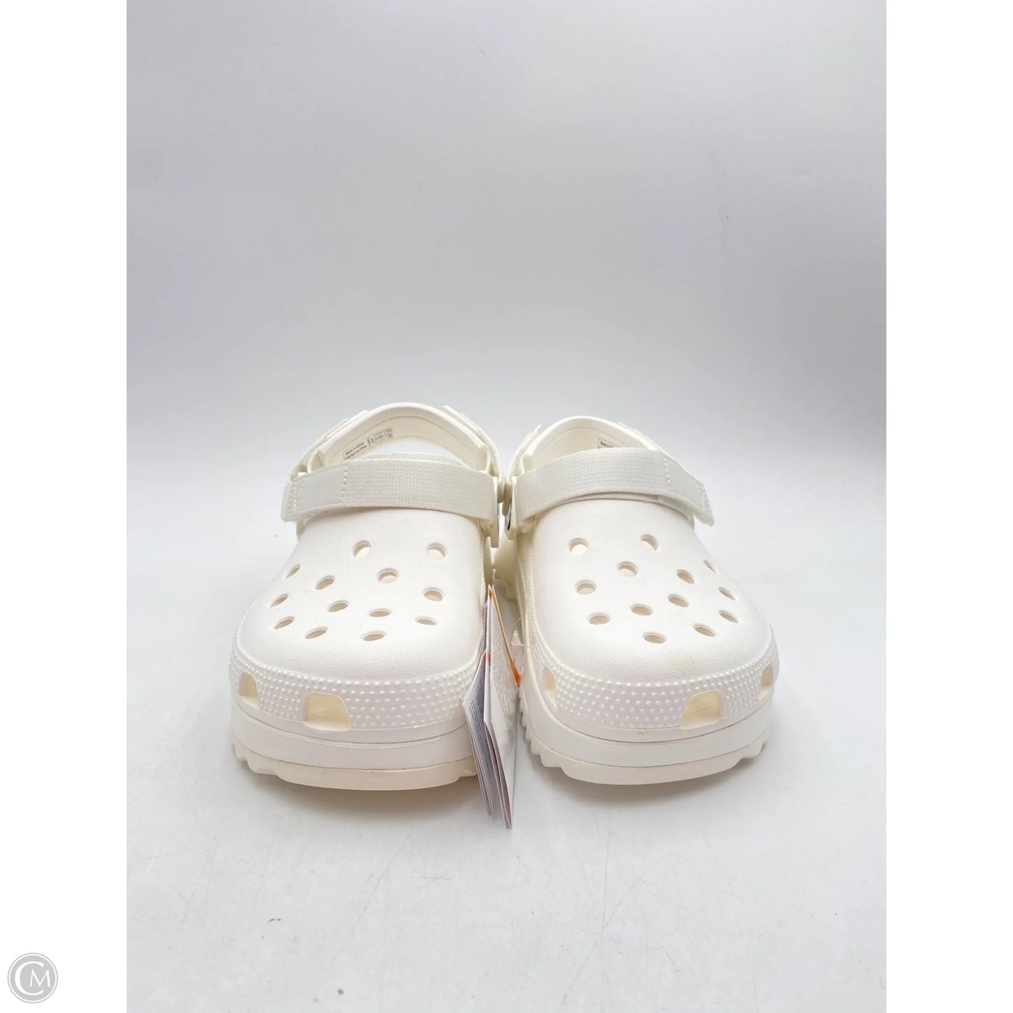 Shoes Flats By Crocs In White, Size: 5