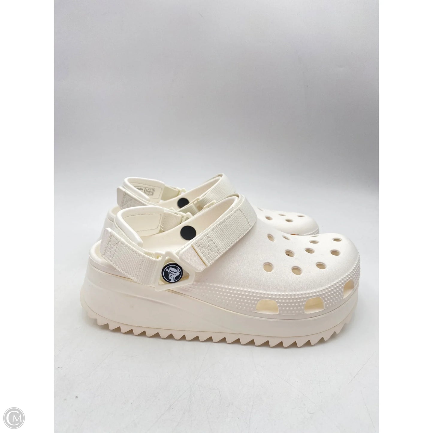 Shoes Flats By Crocs In White, Size: 5