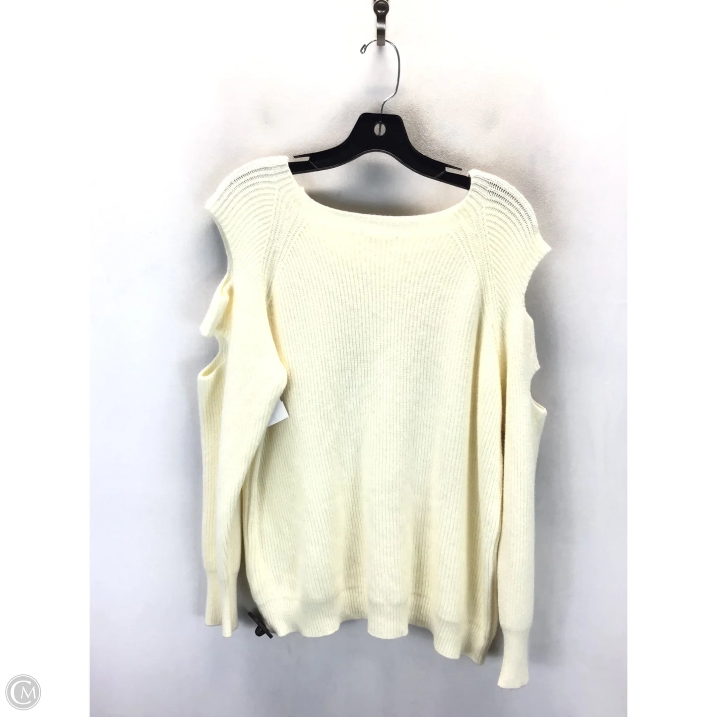Sweater By Clothes Mentor In Cream, Size: M