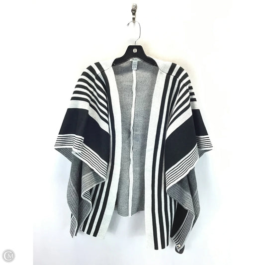Shawl By Mudd In Black & White, Size: Osfm
