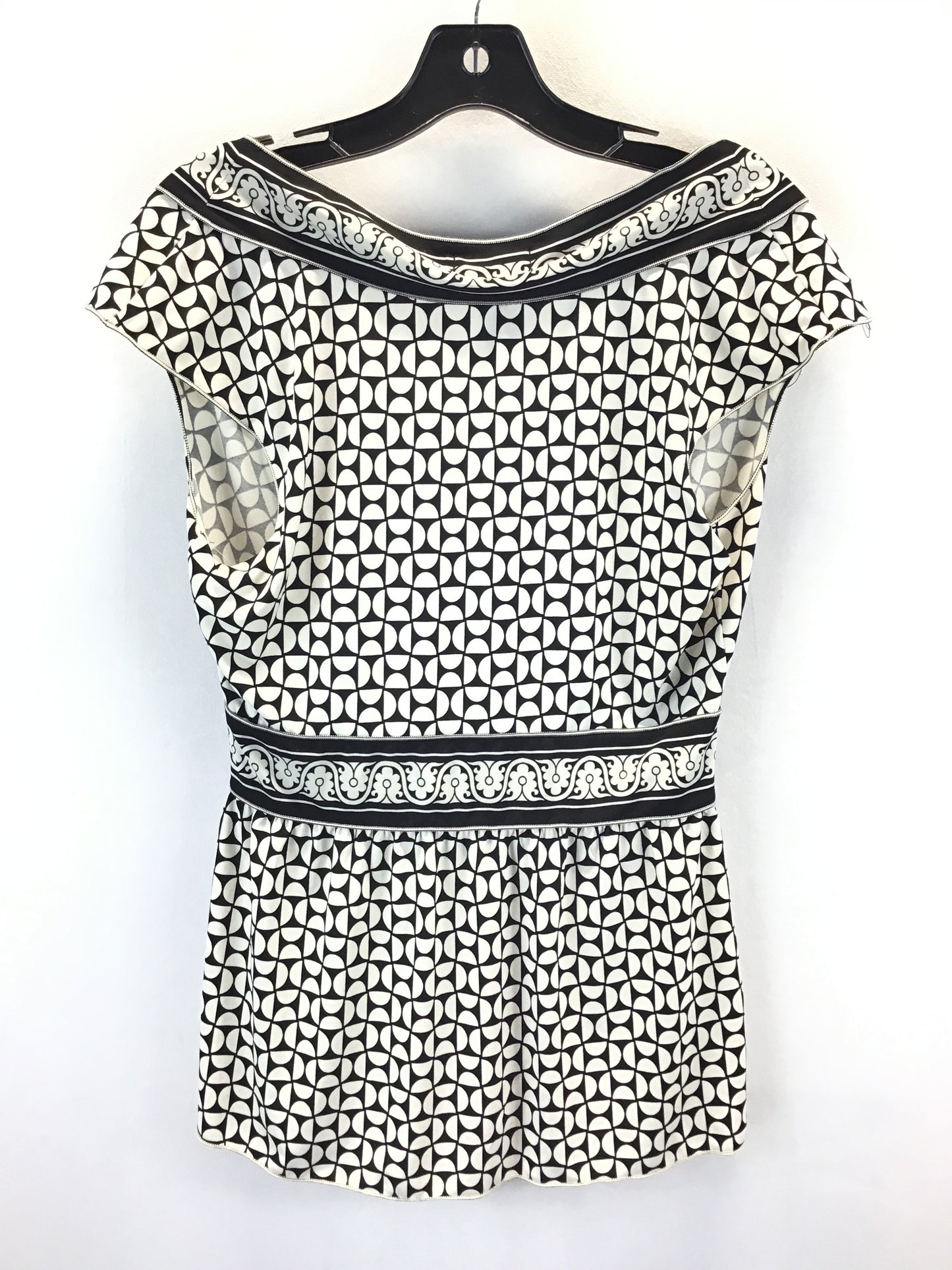 Top Sleeveless By Max Edition In Black & White, Size: L