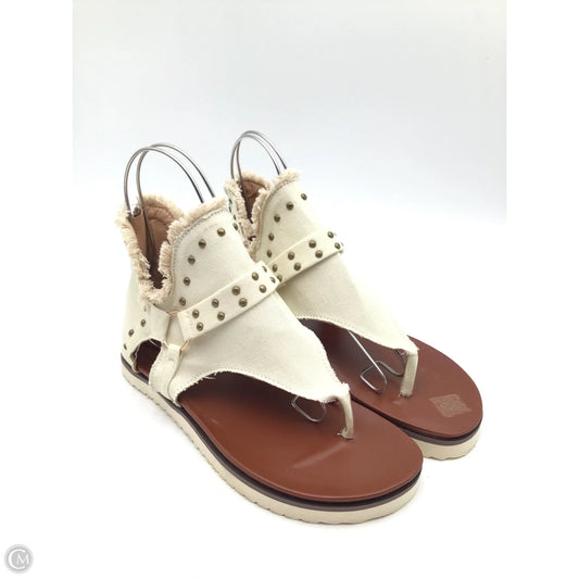 Sandals Flats By Clothes Mentor In Beige, Size: 10