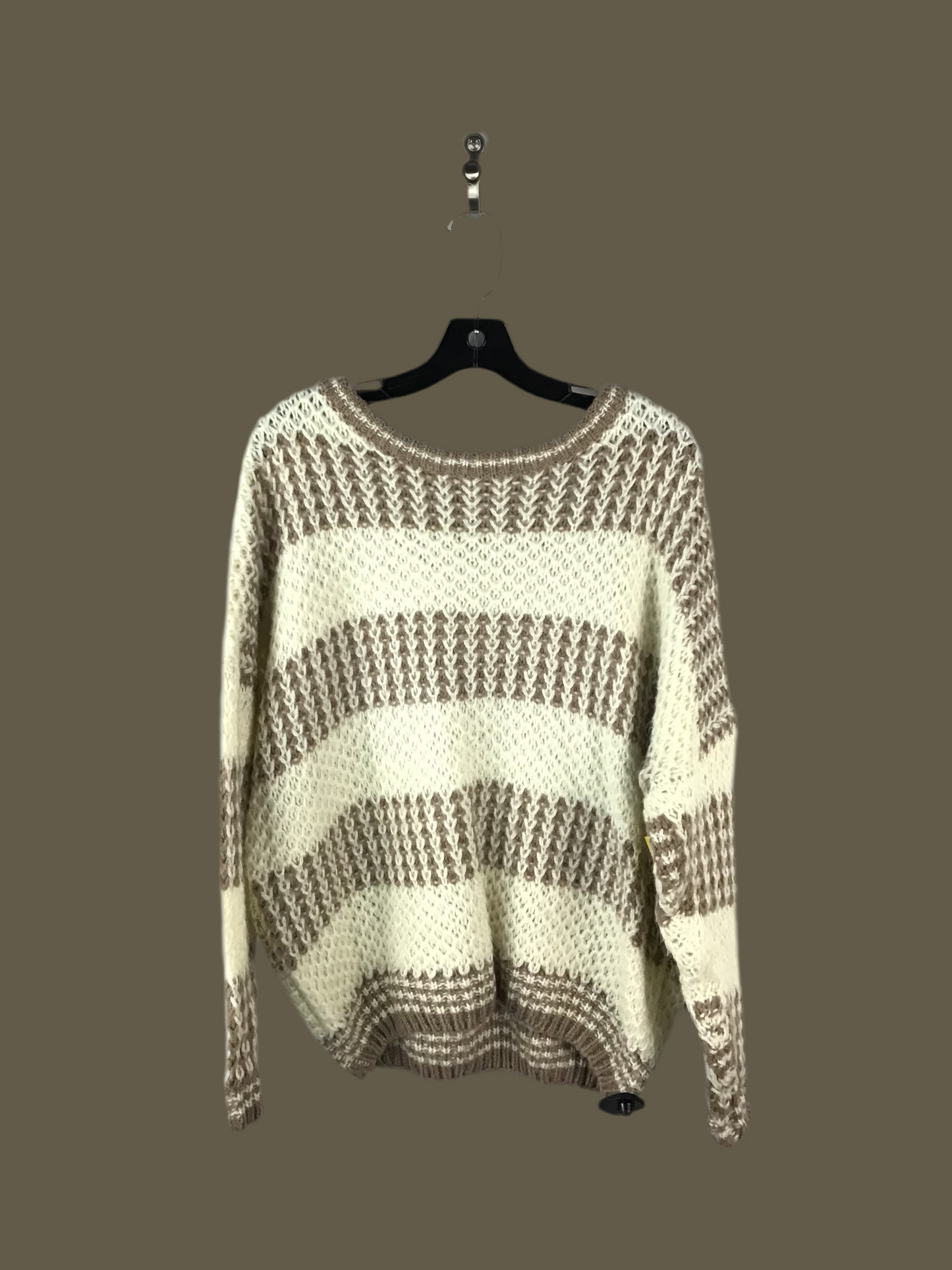 Sweater By Clothes Mentor In Cream, Size: M