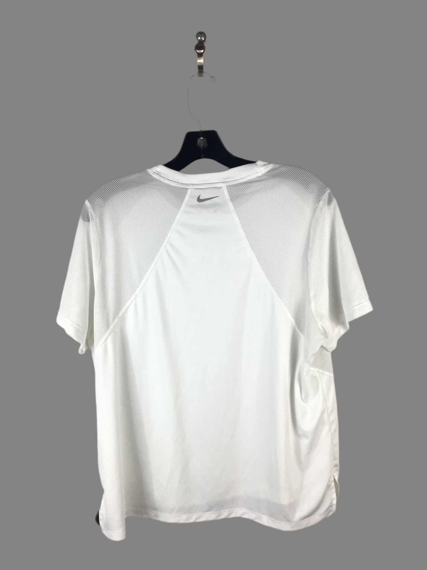 Athletic Top Short Sleeve By Nike In White, Size: Xl