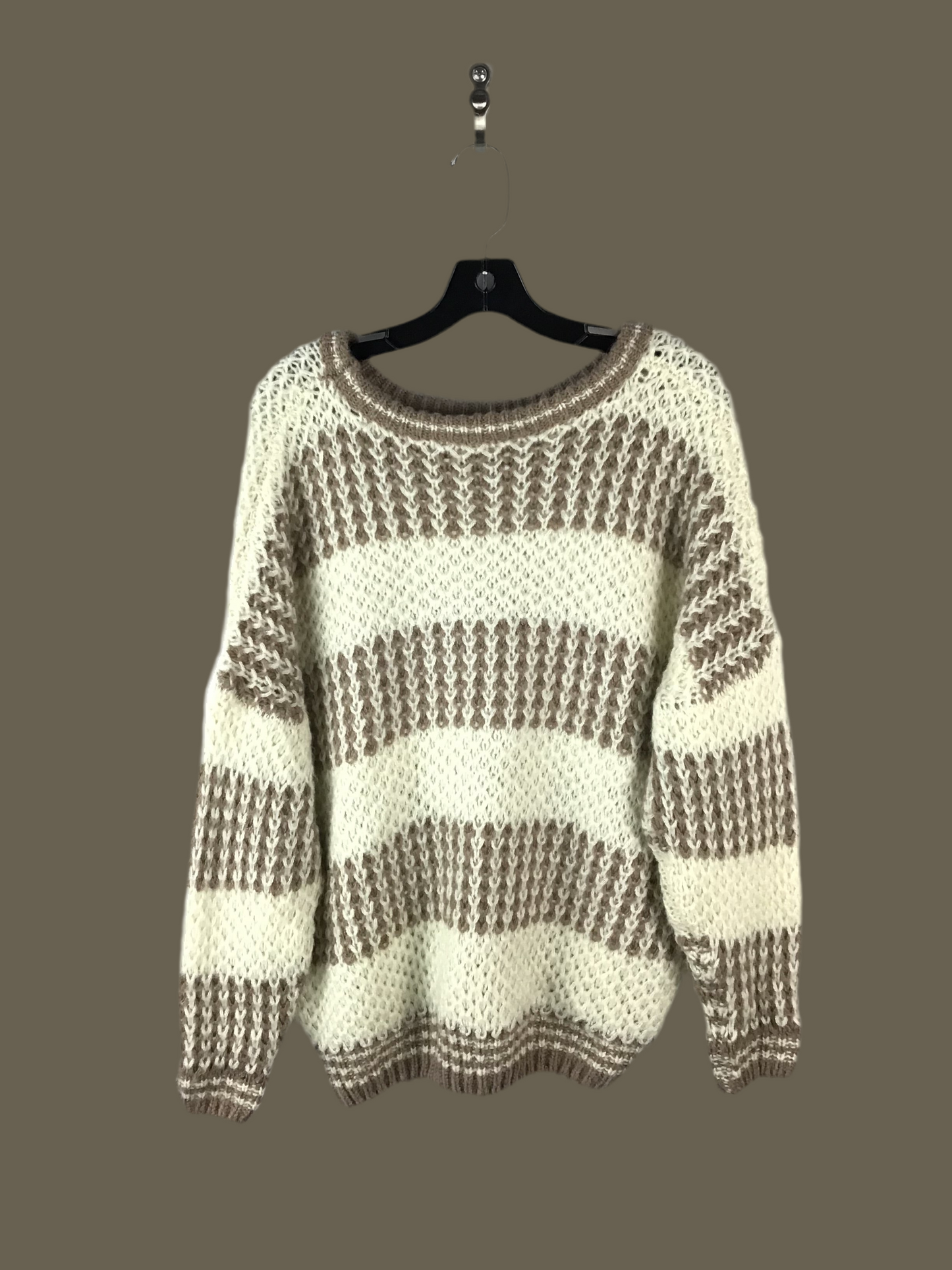 Sweater By Clothes Mentor In Cream, Size: M